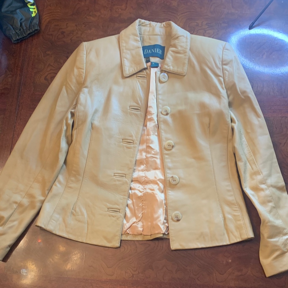 Vintage Camel Danier Women's Leather Button-Up Jacket